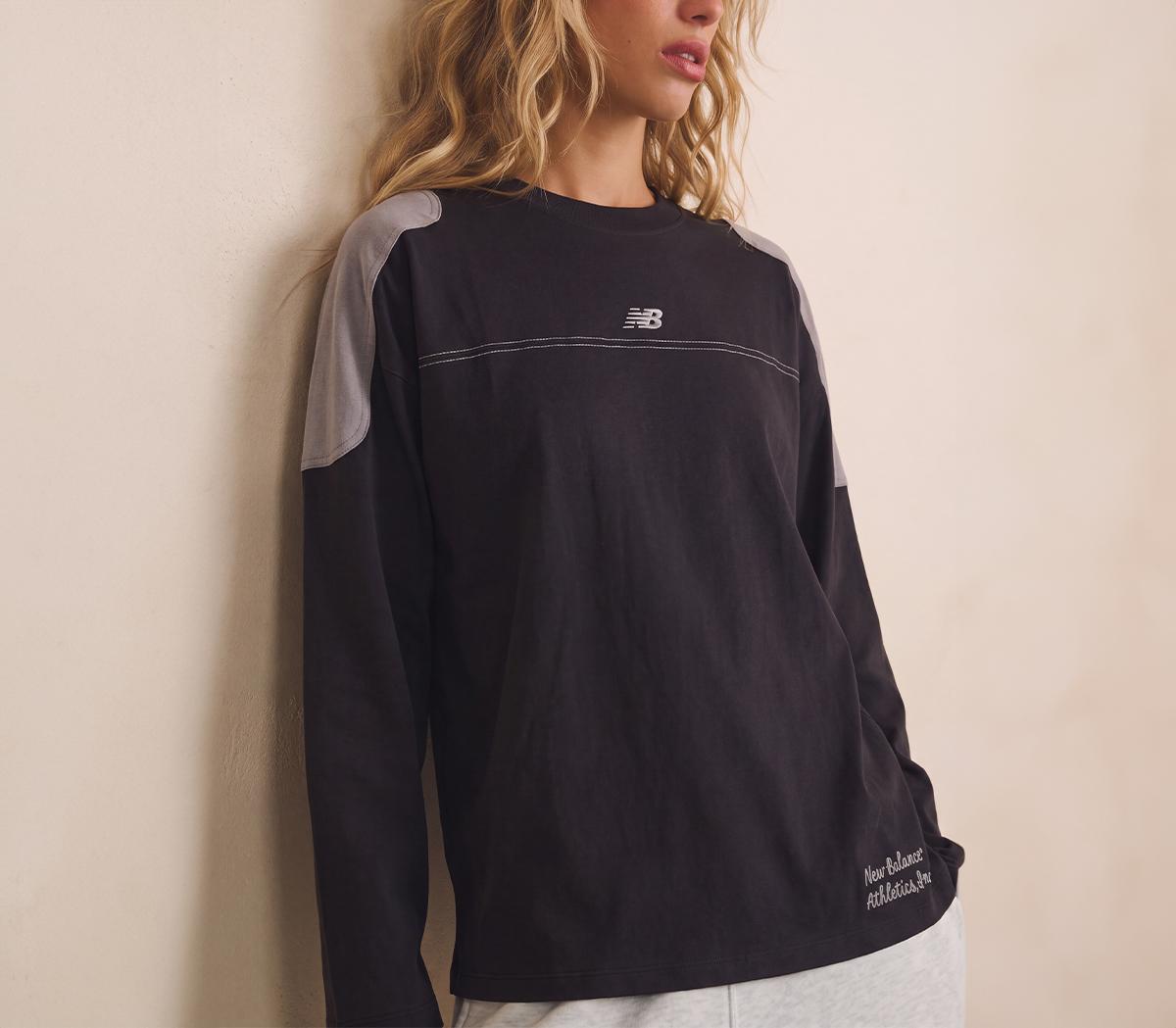 New BalanceNB Sport Legacy Graphic Long SleeveDark Night