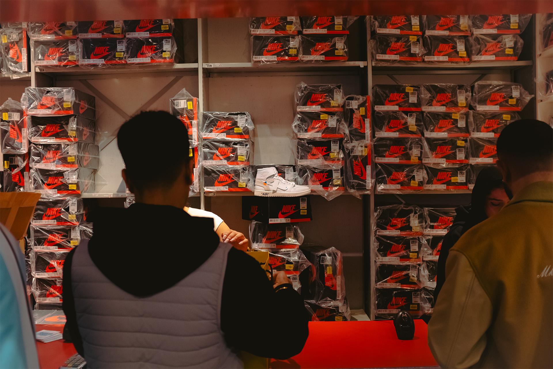 SUPER SATURDAY ROUND UP: AIR JORDAN 1 V.A.A. ALASKA