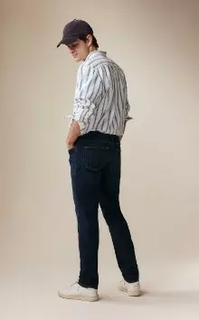 A male model wearing slim jeans.