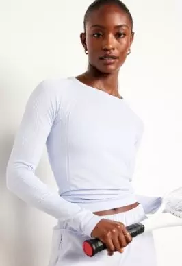 A female model wears a long-sleeve Fitted Seamless Top.