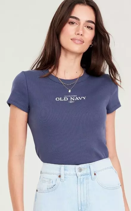 A female model wears and Old Navy graphic tee.