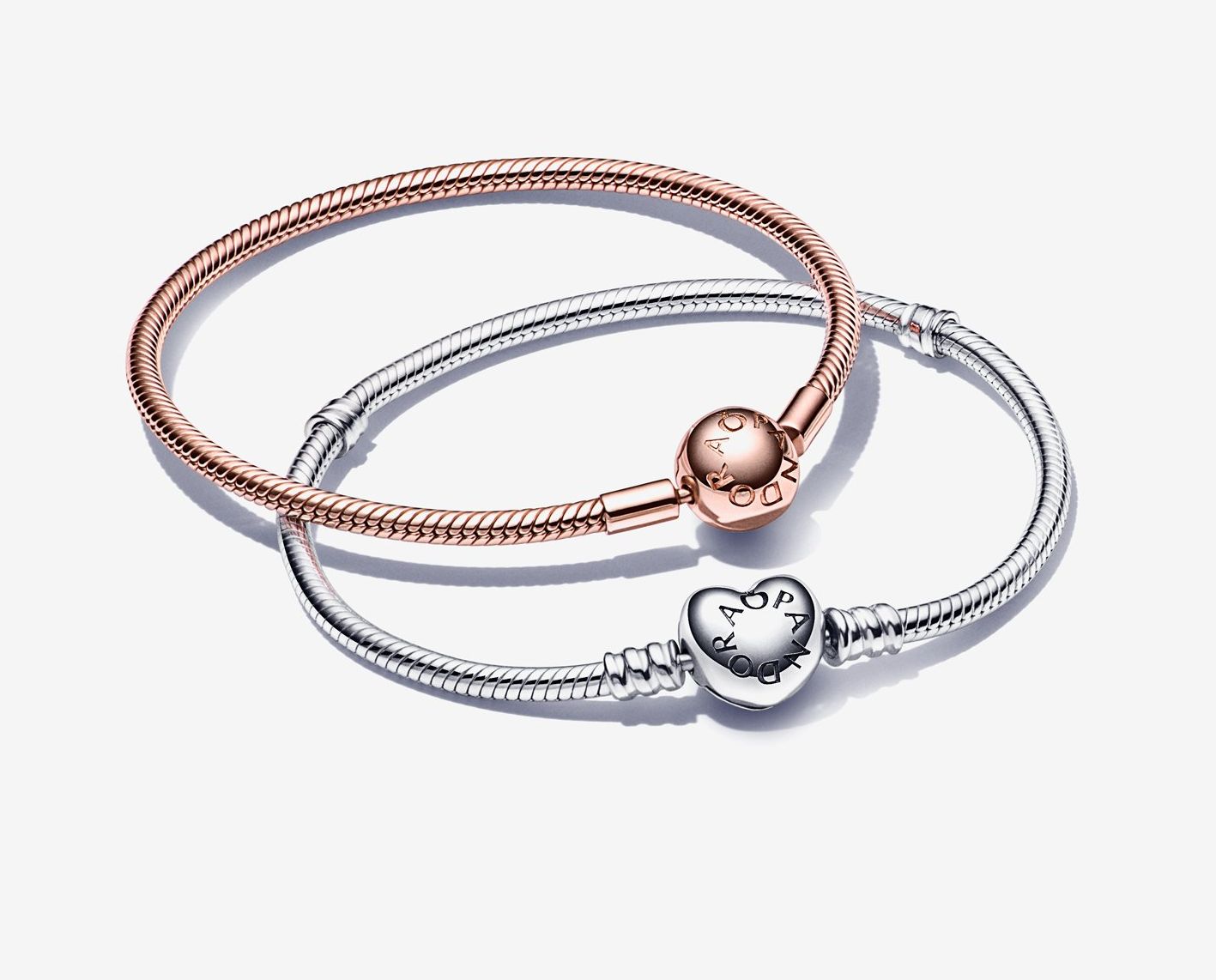 Stacking and layering with bracelets Pandora SG