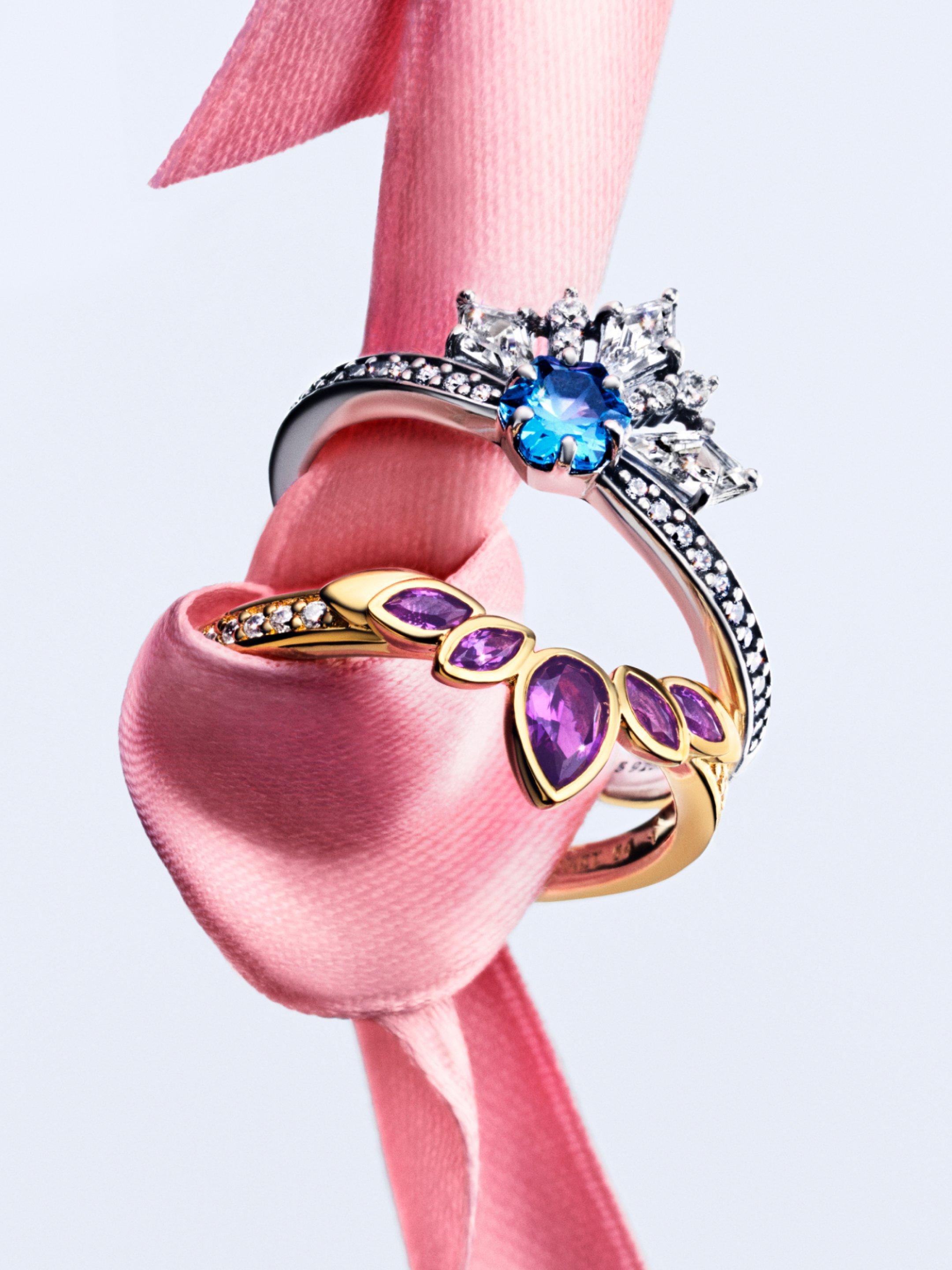 Pandora Moments Heart Clasp Bangle