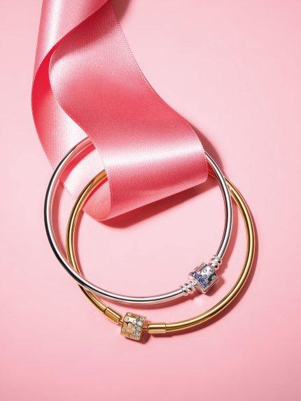 Pandora Moments Heart Clasp Bangle