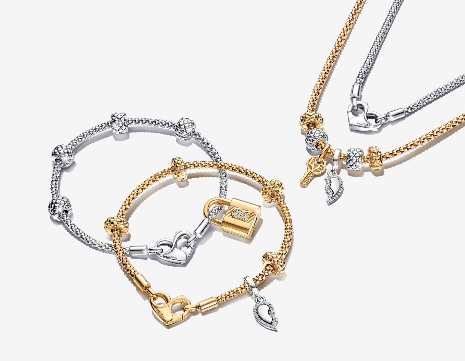 Immagine di 2 set di bracciali e collane Pandora Moments in Argento Sterling 925 e con placcatura in Oro 14k con charm