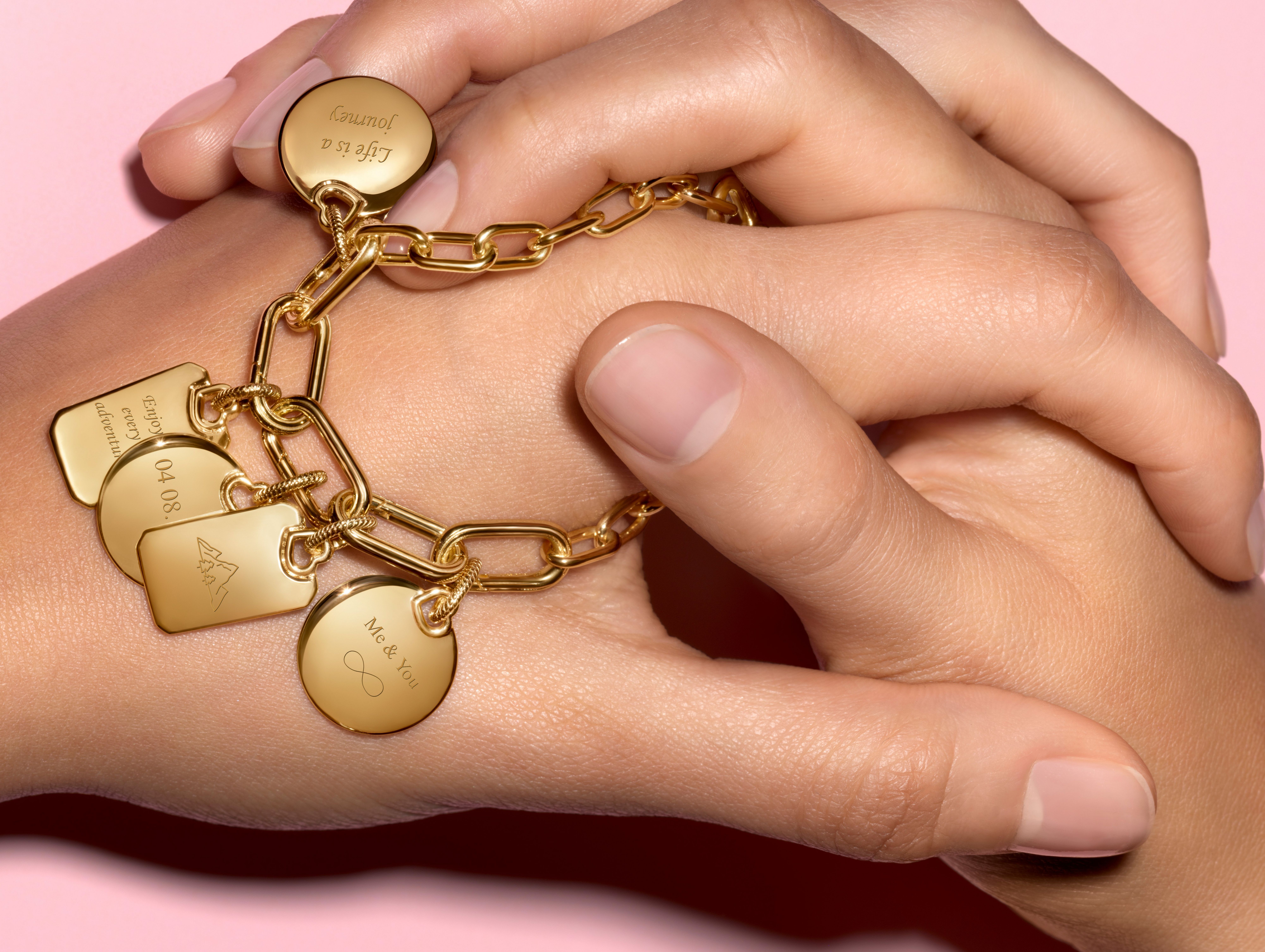 Pandora AU Ends Sunday. Get a FREE Valentine s Gift with a 129 spend