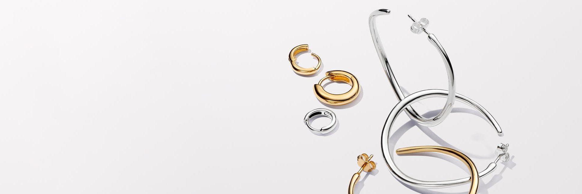 Orecchini a cerchio in argento sterling 925 e con placcatura in oro 14k Pandora Essence.