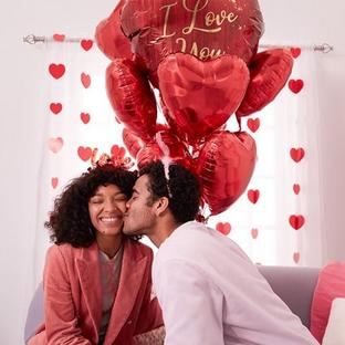 4 Ways to Celebrate Valentine’s Day With Balloons
