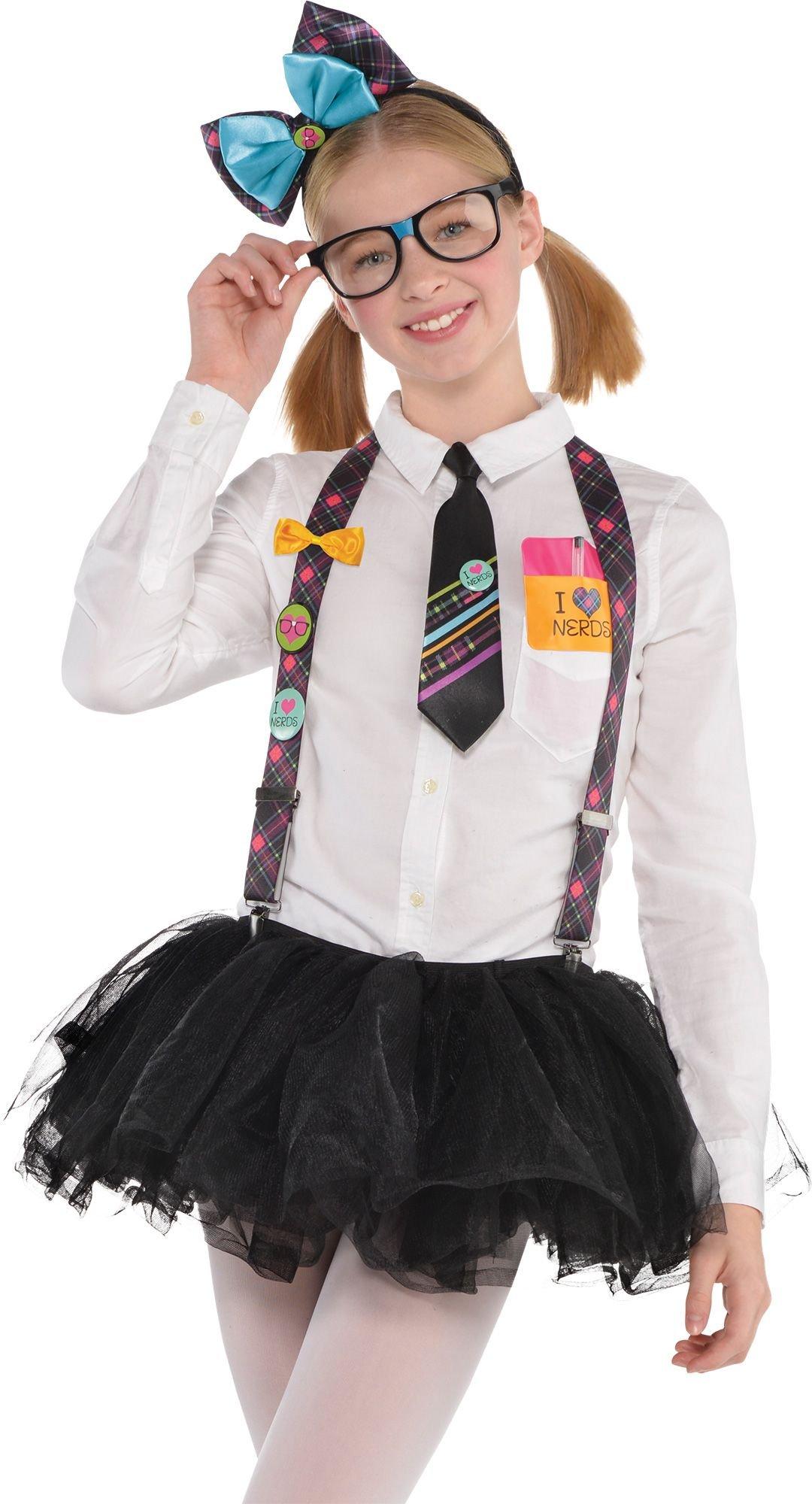 Cute nerdy hotsell girl outfits