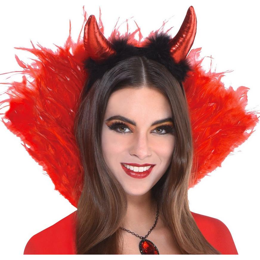 Red Feather Collar
