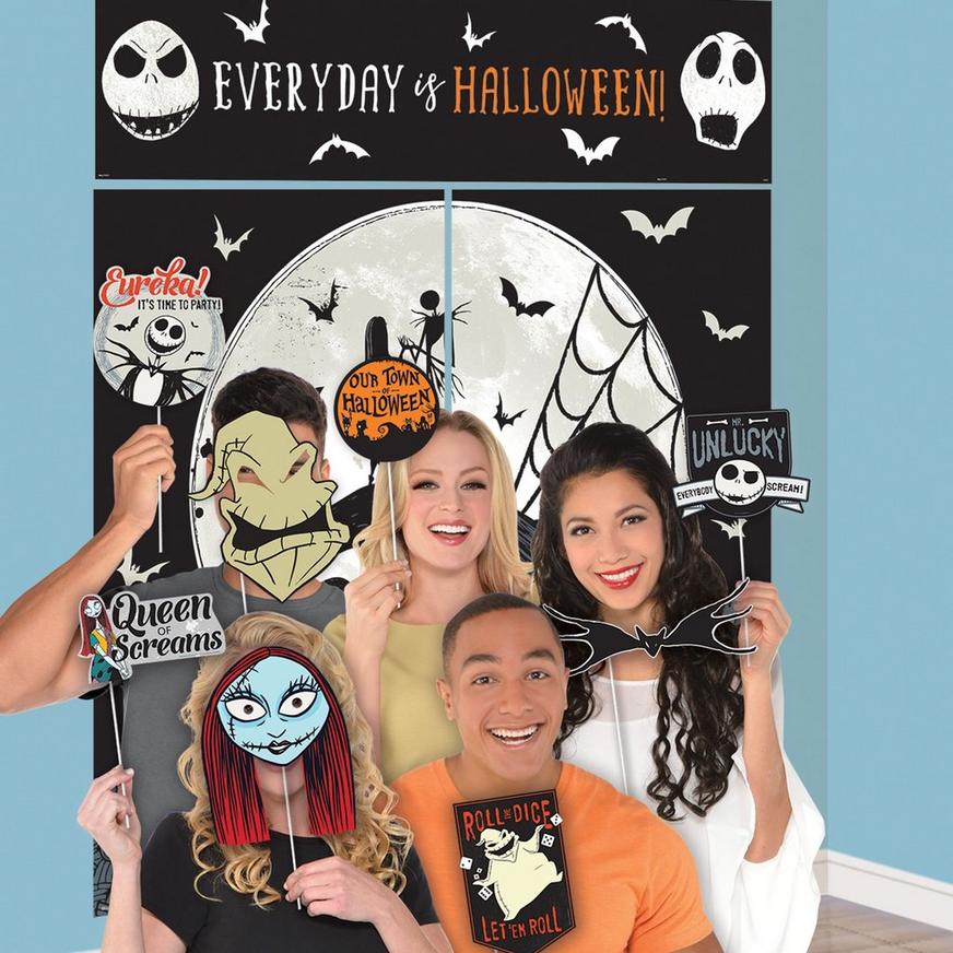 The Nightmare Before Christmas Scene Setter with Photo Booth Props