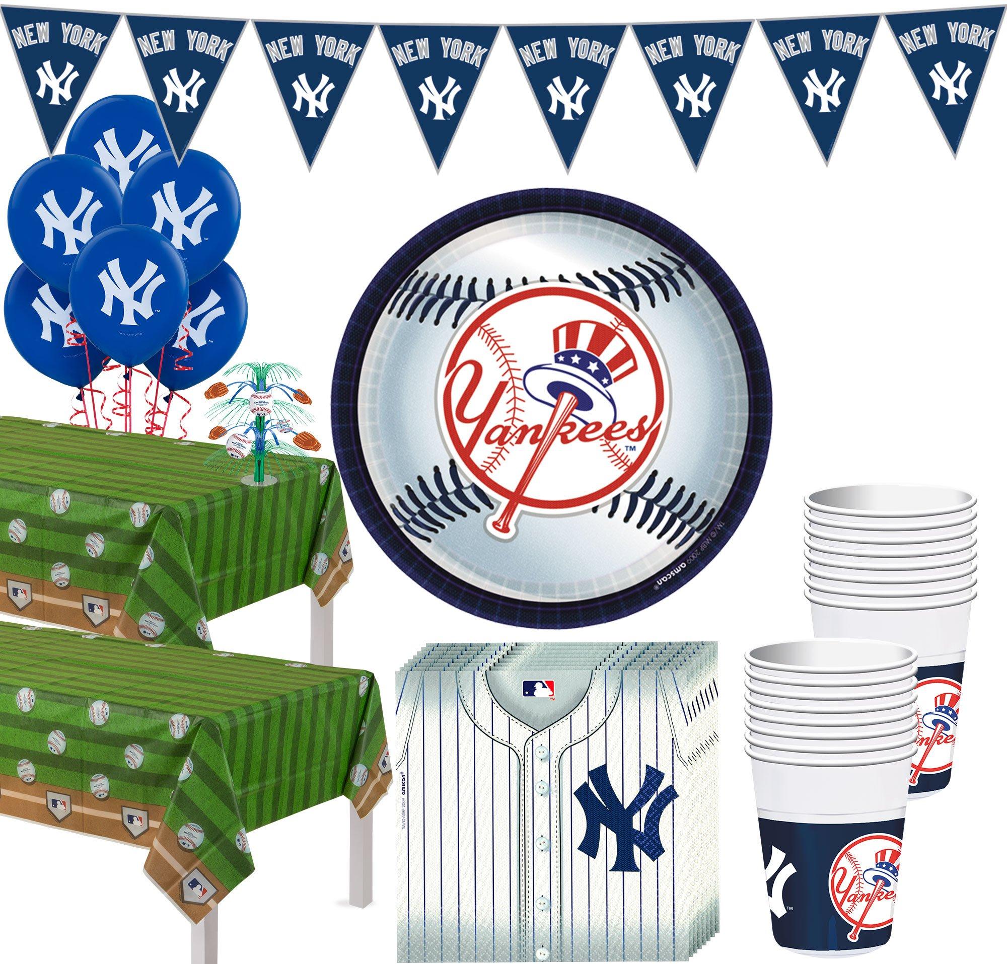 New York Yankees birthday cake  Baseball birthday cakes, Yankees birthday  party, Yankees birthday