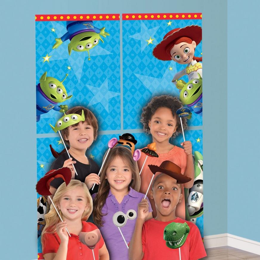 Toy Story 4 Scene Setter with Photo Booth Props