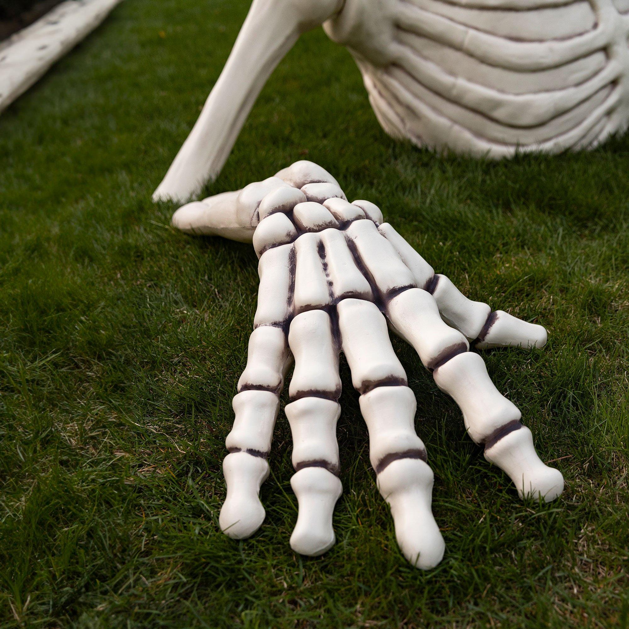Giant Rattles the Groundbreaking Skeleton Plastic Yard Decorating Kit, 5.3ft