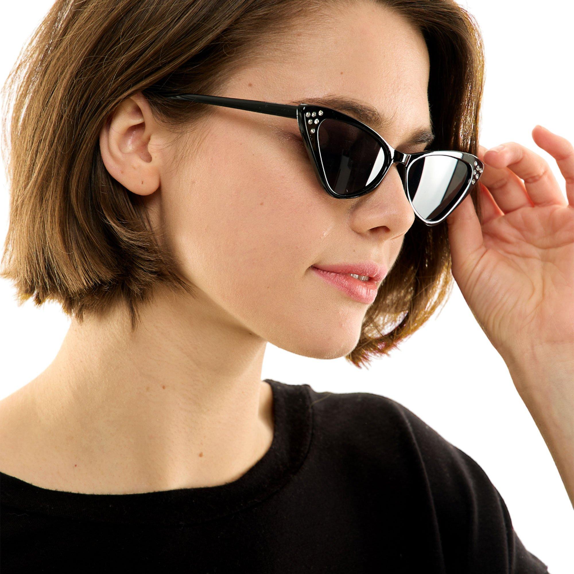 NEW QUAY Harper Matte Black/Smoke Fade Cat Eye Sunglasses Gradient Sunnies