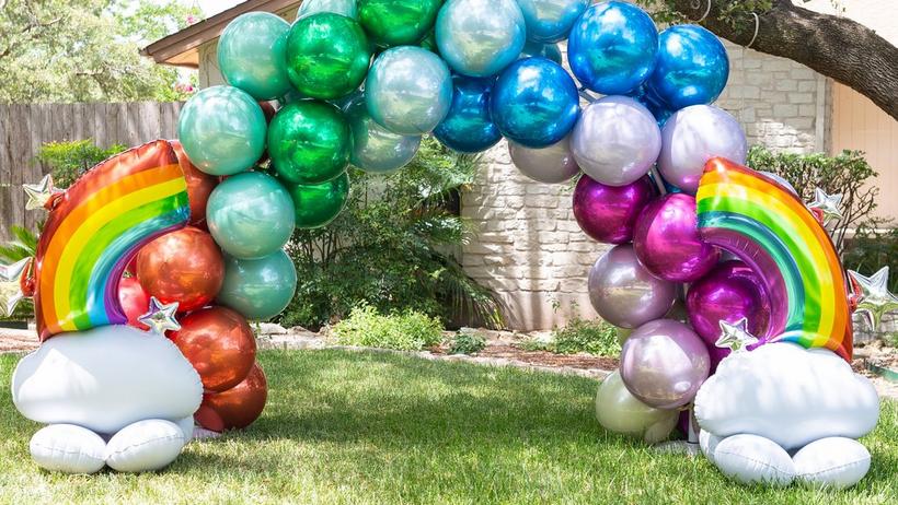This balloon arch was way easier than I thought 🤗 #fyp #balloonarchtu, rainbow balloon arch