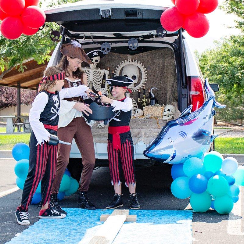 Pirate themed Halloween trunk-or-treat decorations