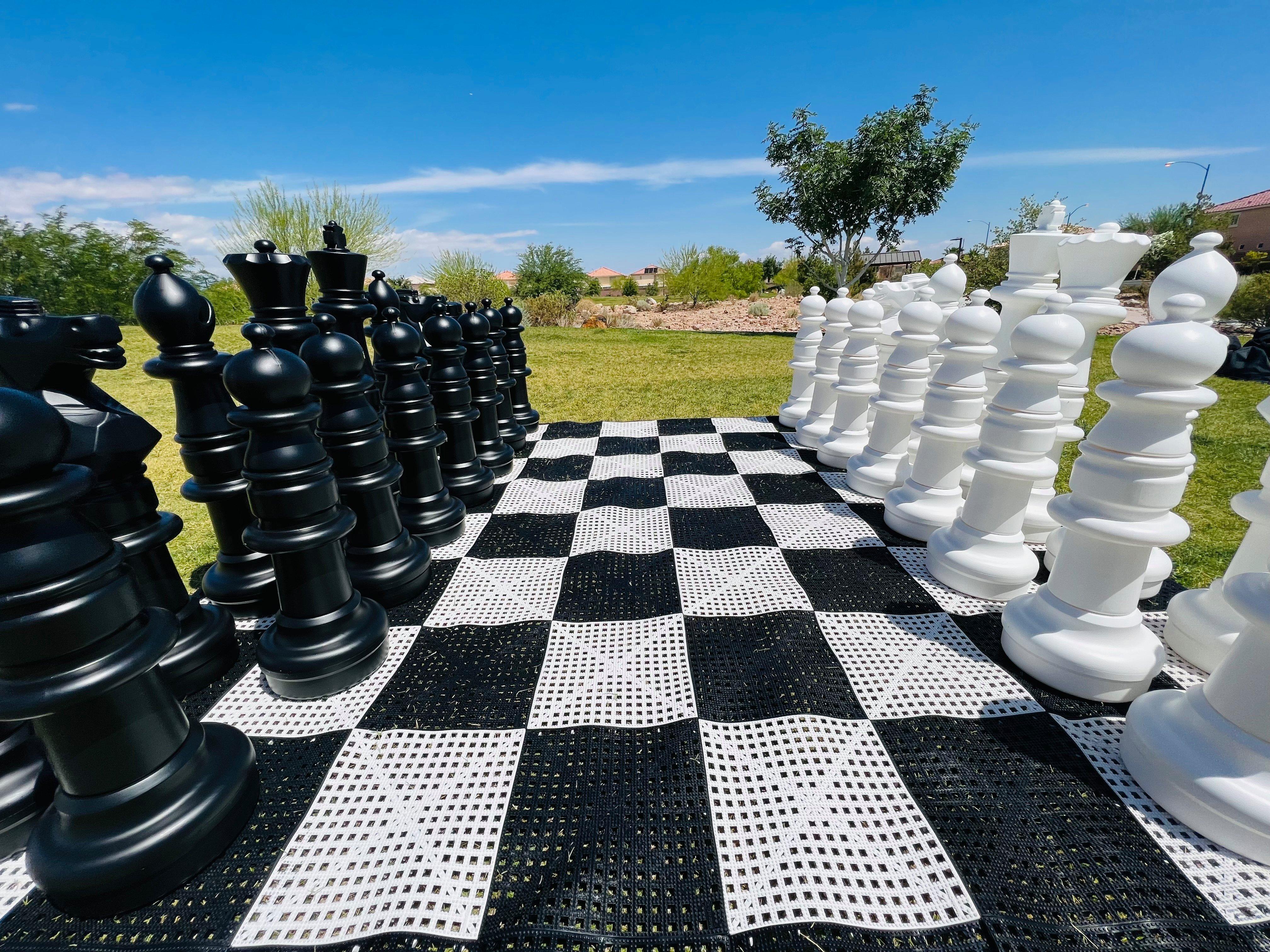 Play a life-size game of chess or relax on one of our lounge chairs for a  day full of romance right on property at Ara Rooftop. ❤️ Can't…
