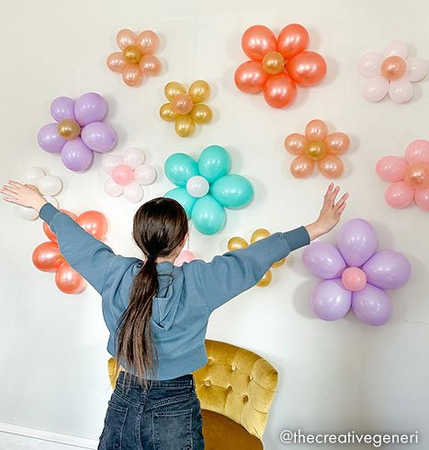DIY Balloon Flowers Adorn your Wall