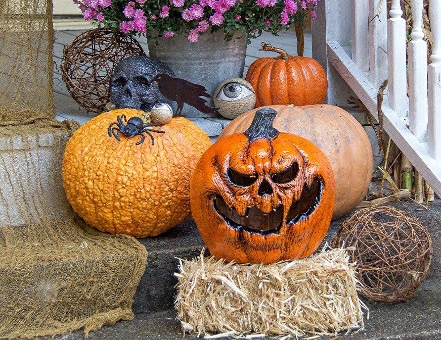 Outdoor Halloween Decoration Ideas Pumpkin and Gourds