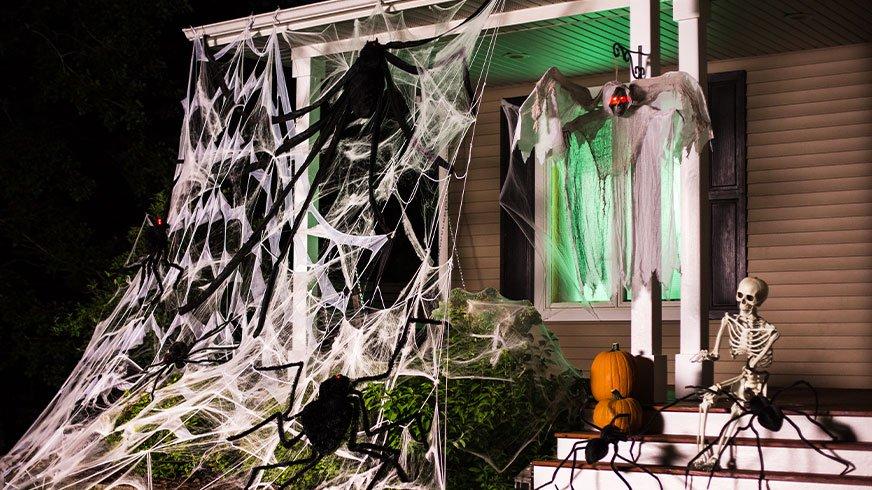 DIY Outdoor Halloween Decoration Porch with Spiderwebs