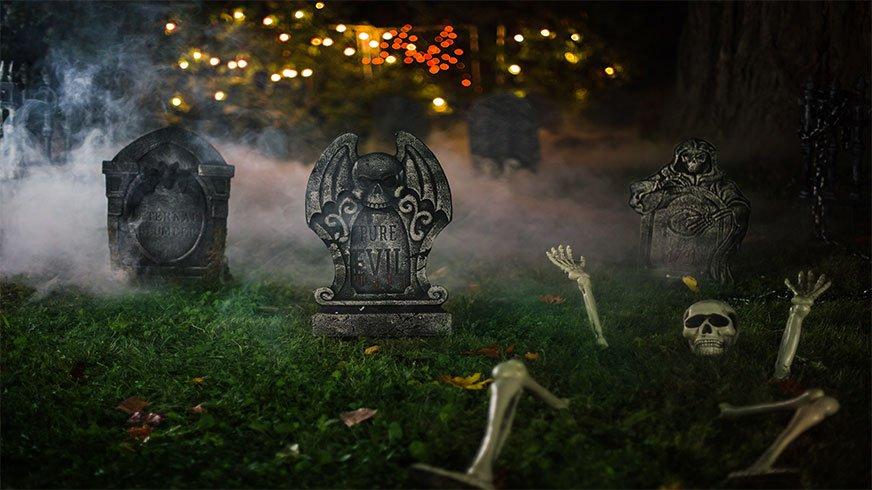 Outdoor Halloween Decoration Graveyarg with Fog