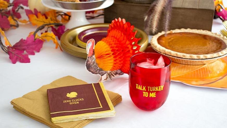 The Perfect Thanksgiving Table Turkey Decor