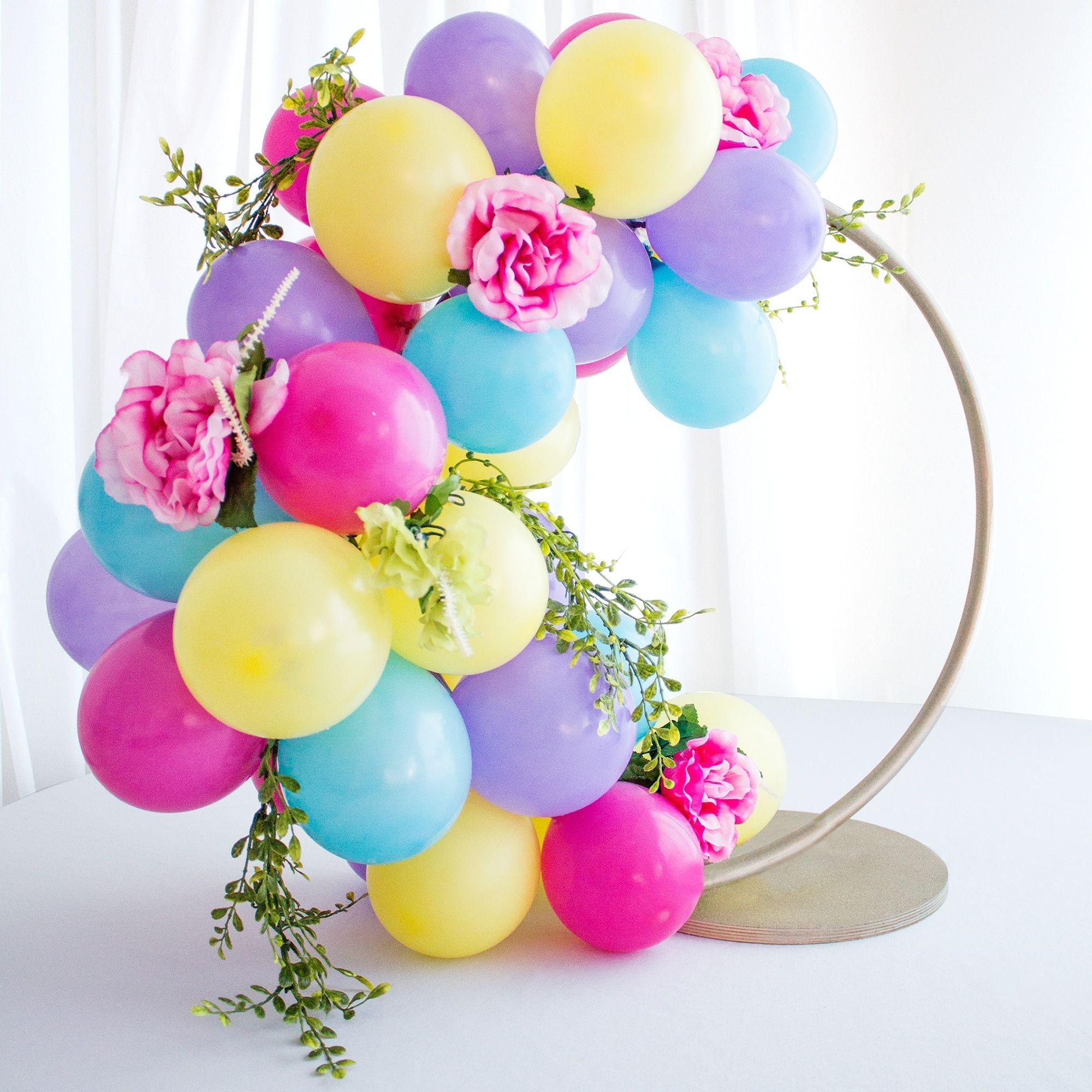DIY Balloon Hoop Centerpiece with Flowers