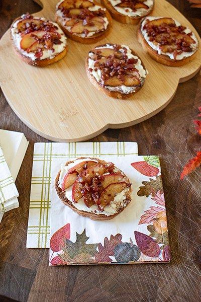 Apple bacon Crostini