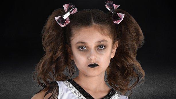 Video: Zombie Cheerleader Makeup Tutorial
