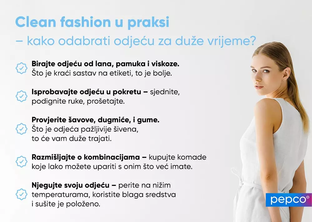 Žena u bijeloj majici i suknji demonstrira clean fashion savjete za njegu odjeće.