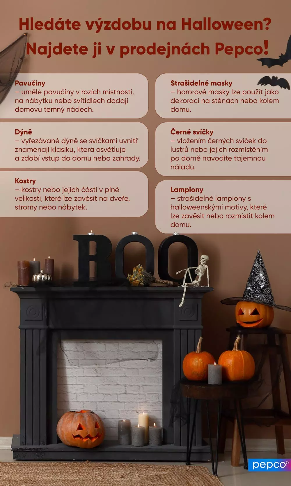 Halloweenská výzdoba v prodejnách Pepco s vyřezávanými dýněmi, kostrou a dekoracemi u krbu s nápisem BOO.