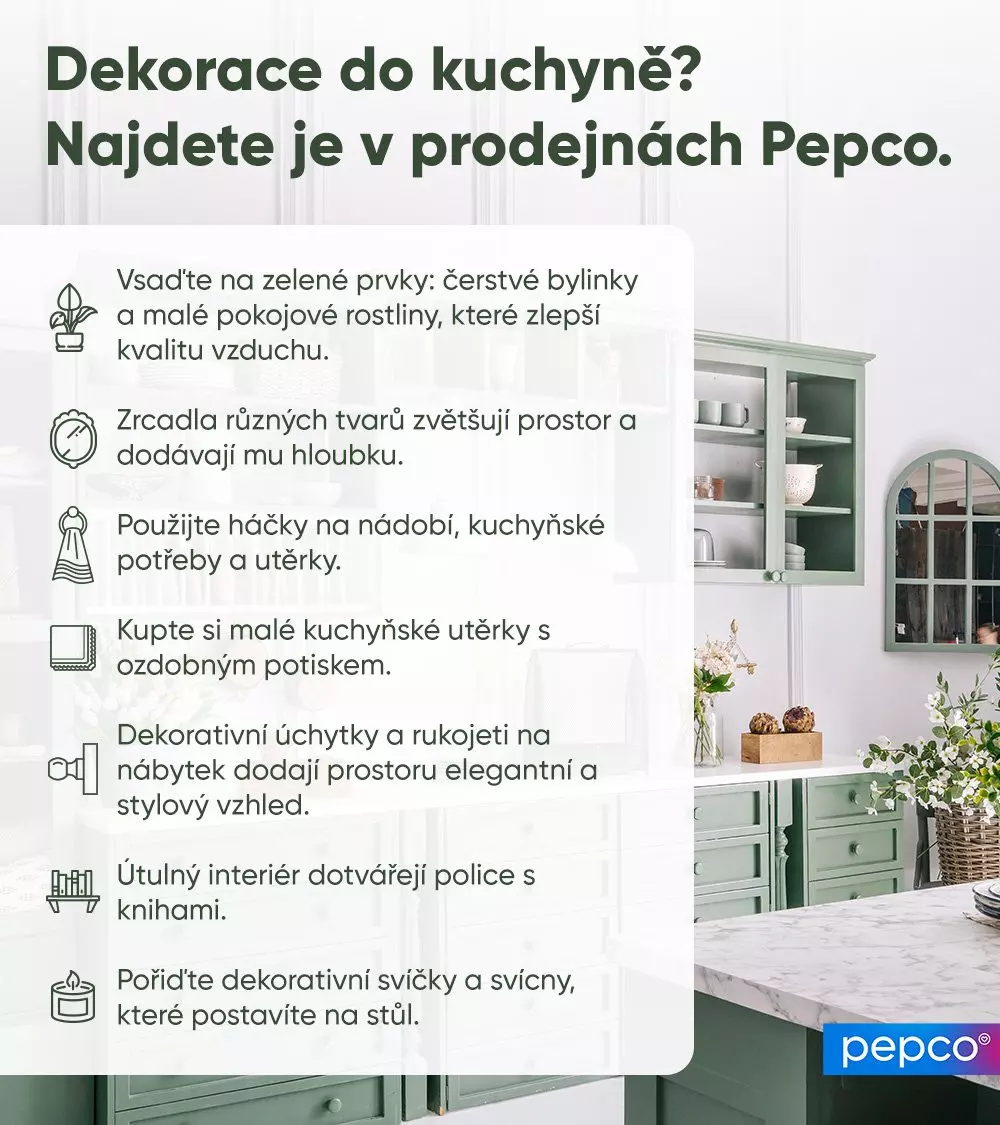 Reklamní obrázek Pepco s tipy na dekoraci kuchyně včetně zelených rostlin, zrcadel a háčků, zobrazující elegantní zelenou kuchyň.