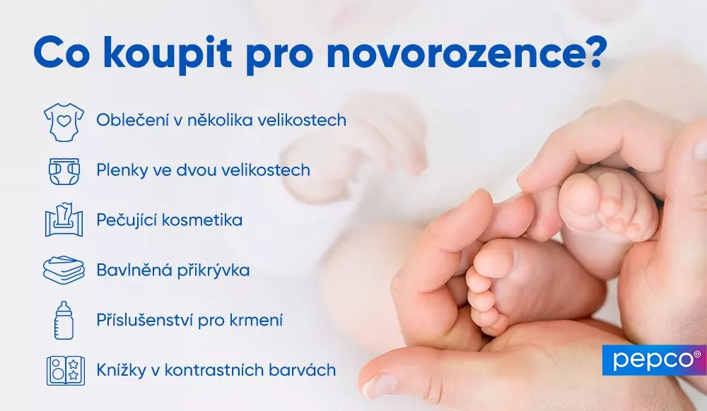 Dospělé ruce držící novorozenecké nožičky s přehledem doporučených produktů pro novorozence od Pepco.