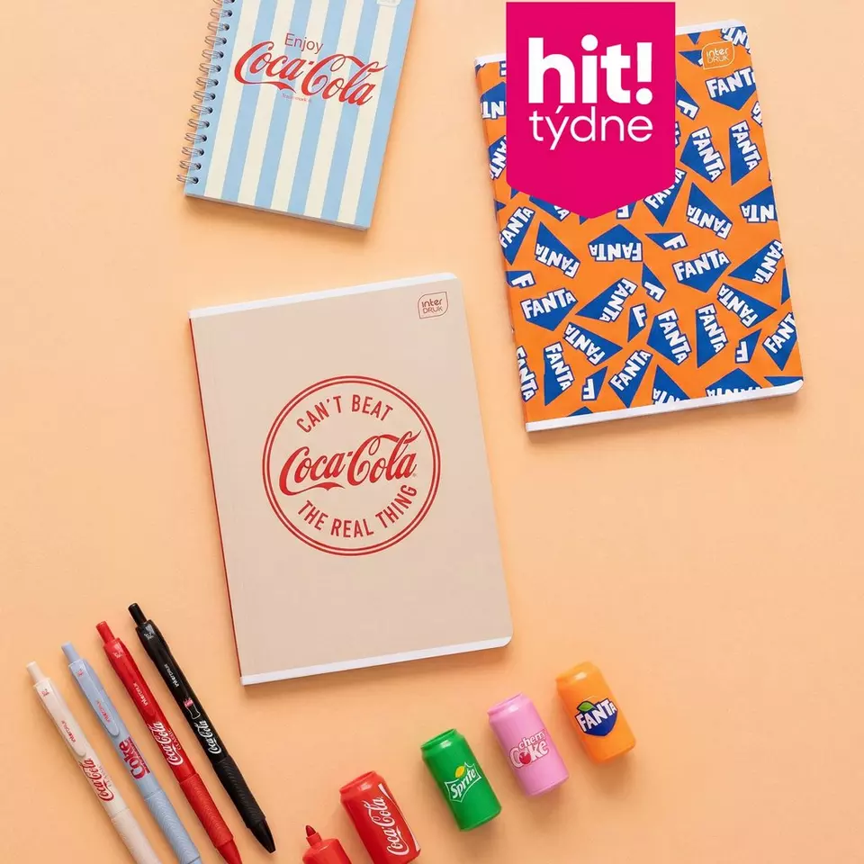 Pepco sešity s motivy Coca-Cola a Fanta a psací potřeby s logem nápojových značek.