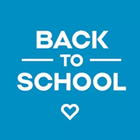Pepco Back to School - text alb pe fundal albastru cu o inimă decorativă.