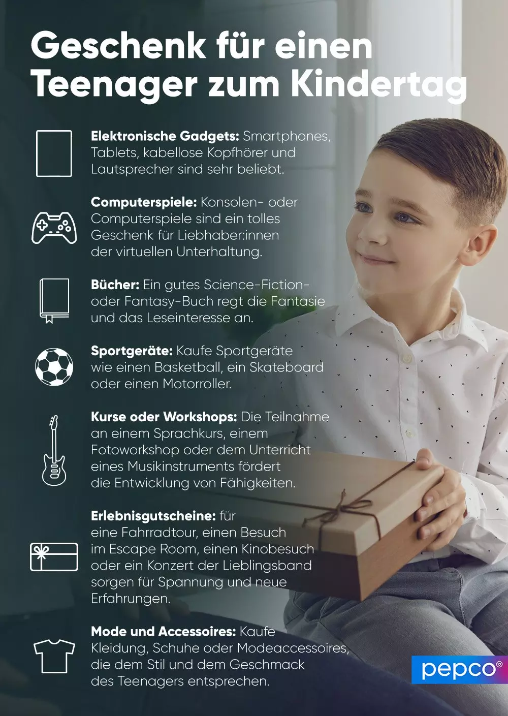 Junge hält ein Geschenk, neben Geschenkideen-Liste für Teenager zum Kindertag, pepco Logo.