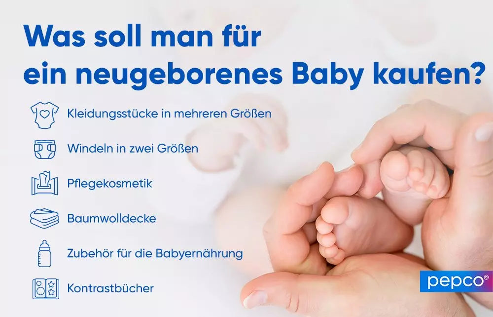 Erwachsenenhände halten sanft kleine Babyfüße, begleitet von Pepco-Produktempfehlungen für Neugeborene.