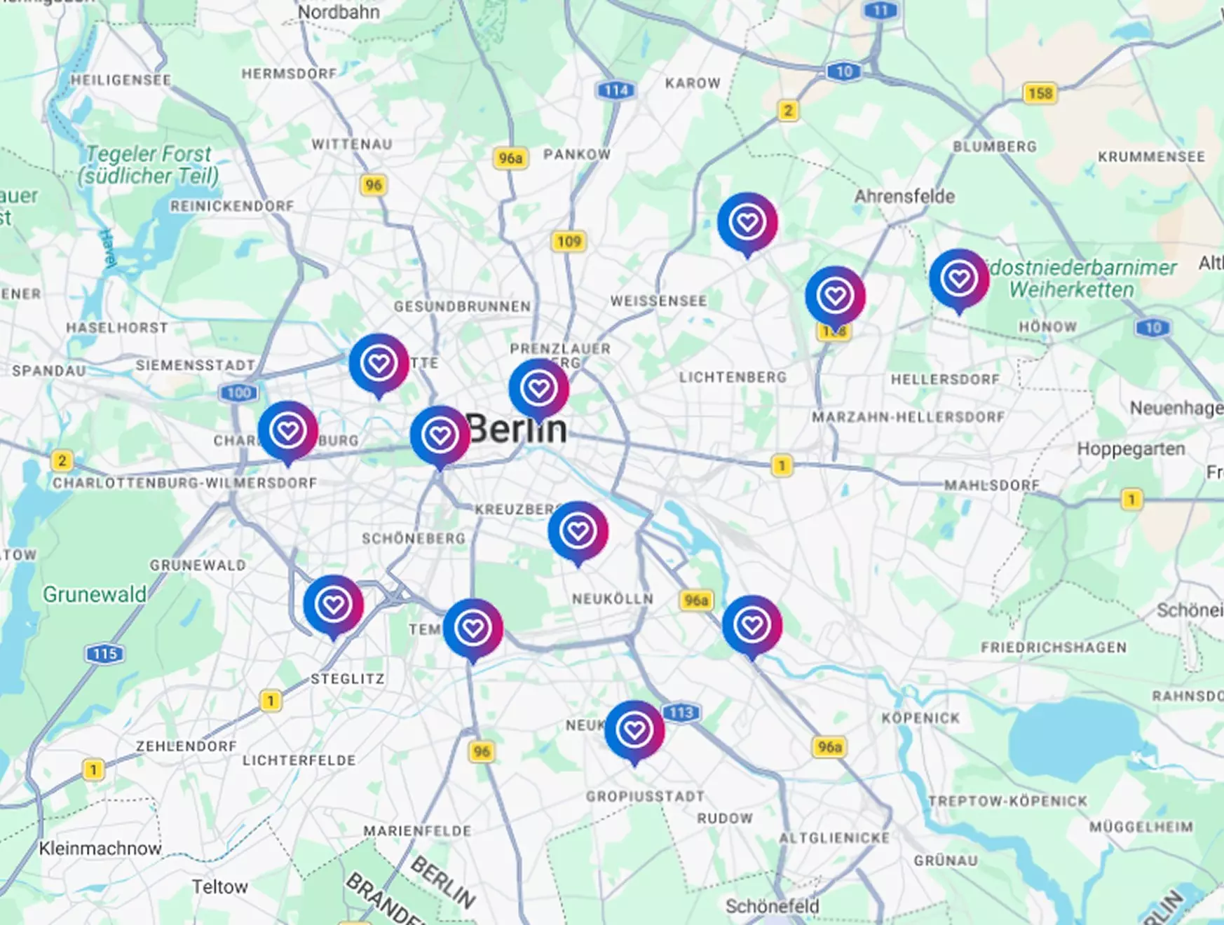 Karte von Berlin und Umgebung mit mehreren Pepco Filialstandorten, markiert durch blaue und lila Pins mit Herzsymbolen.