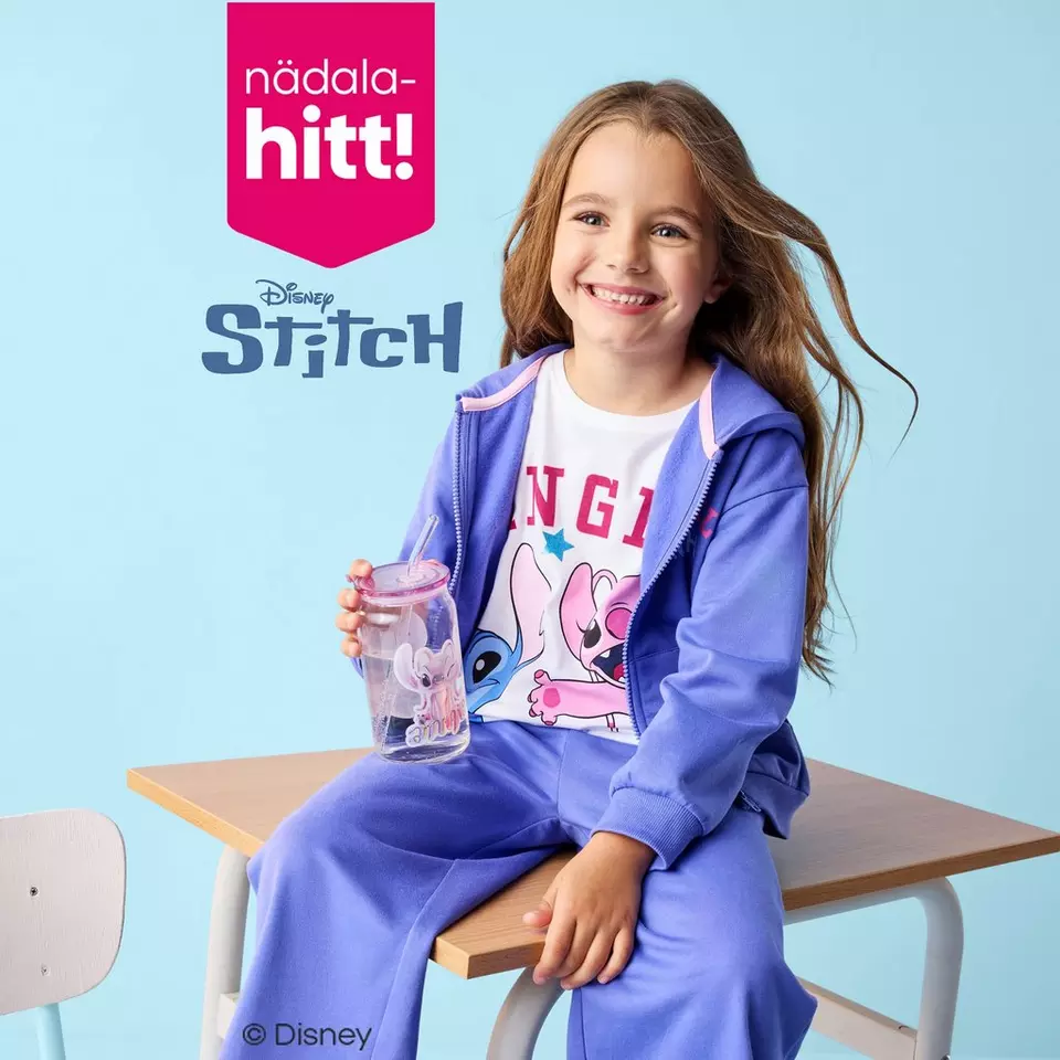 Pepco tüdruk kannab lilla Disney Stitch dressikomplekti ja hoiab joogipudelit.