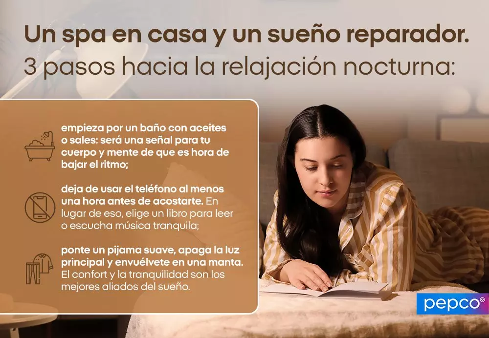 Mujer en pijama de rayas leyendo un libro en la cama con consejos de relajación nocturna de Pepco.