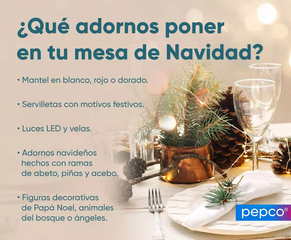 Mesa navideña decorada con centro de pino, piñas, luces, copas y plato con servilleta de Pepco.