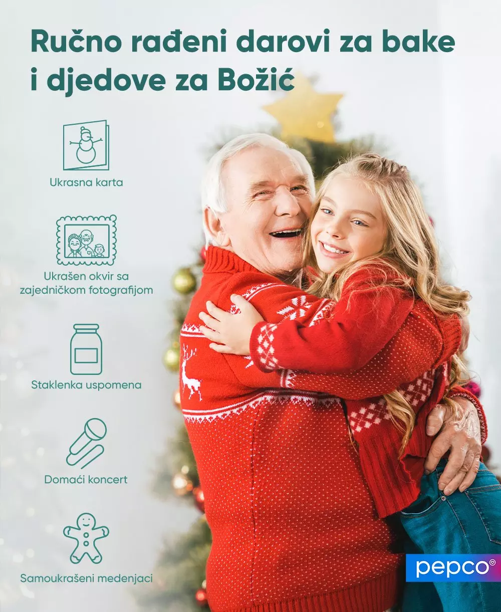 Djed i unuka grle se ispred božićnog drvca, oboje nose crvene božićne pulovere.