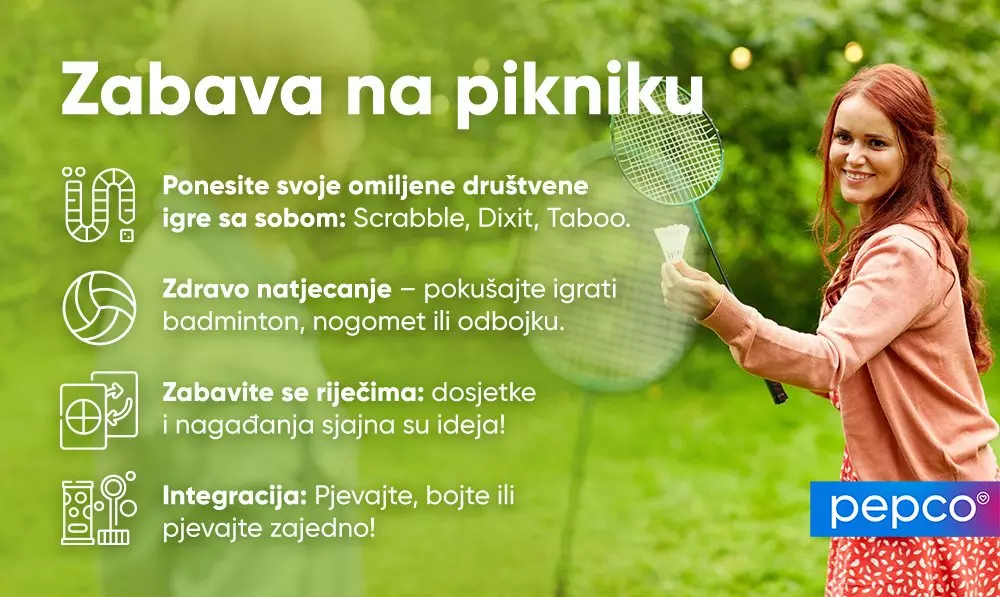 Žena drži badminton reket i pericu na pikniku na otvorenom uz Pepco logo.