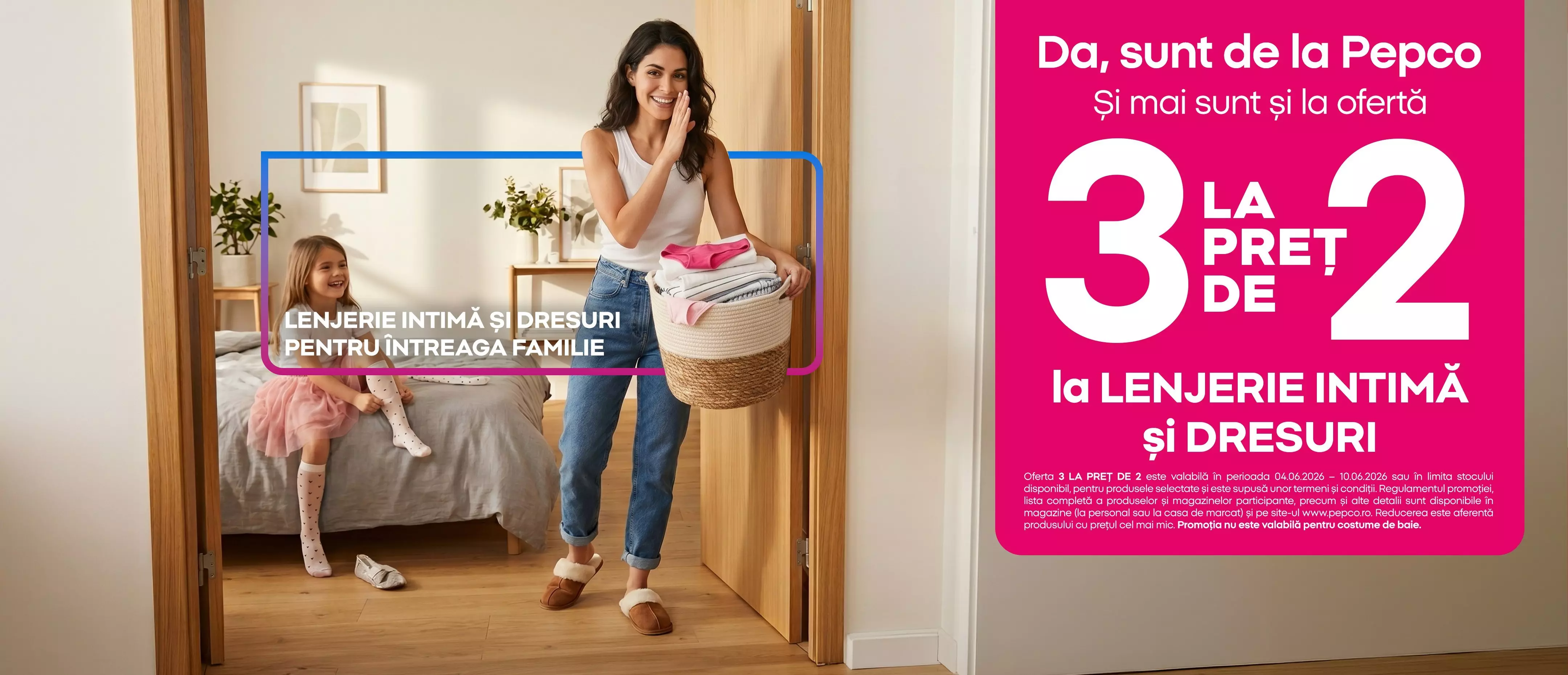 Mamă și fiică zâmbitoare cu coș de rufe, promovând oferta Pepco 3 LA PREȚ DE 2 la lenjerie intimă și dresuri.