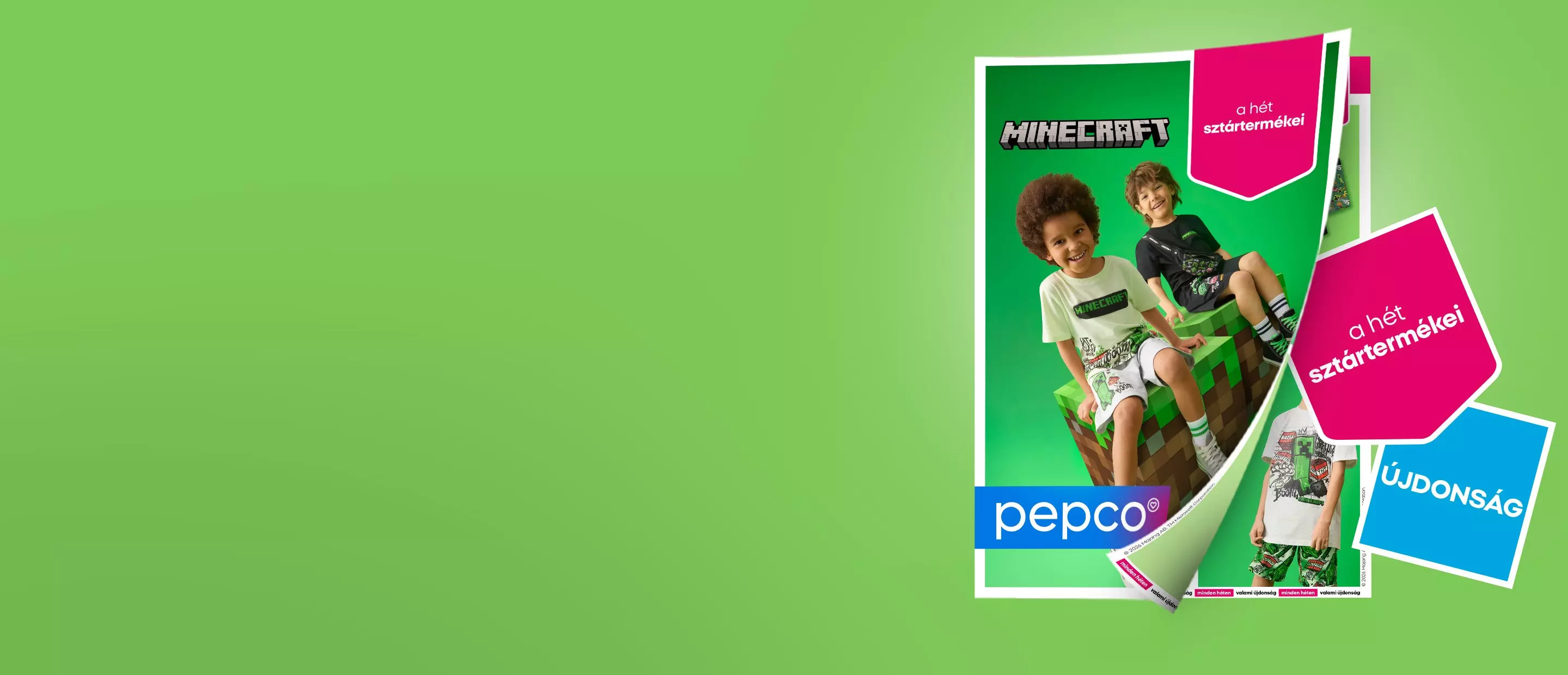 Két mosolygó fiú Minecraft témájú ruházatban a Pepco katalógusán.