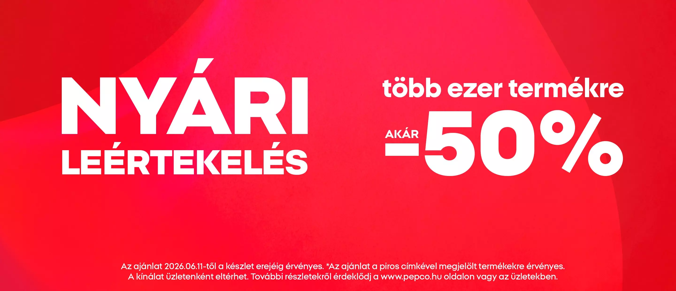 Pepco nyári leértékelés akár mínusz 50 százalék kedvezmény több ezer termékre piros háttéren.