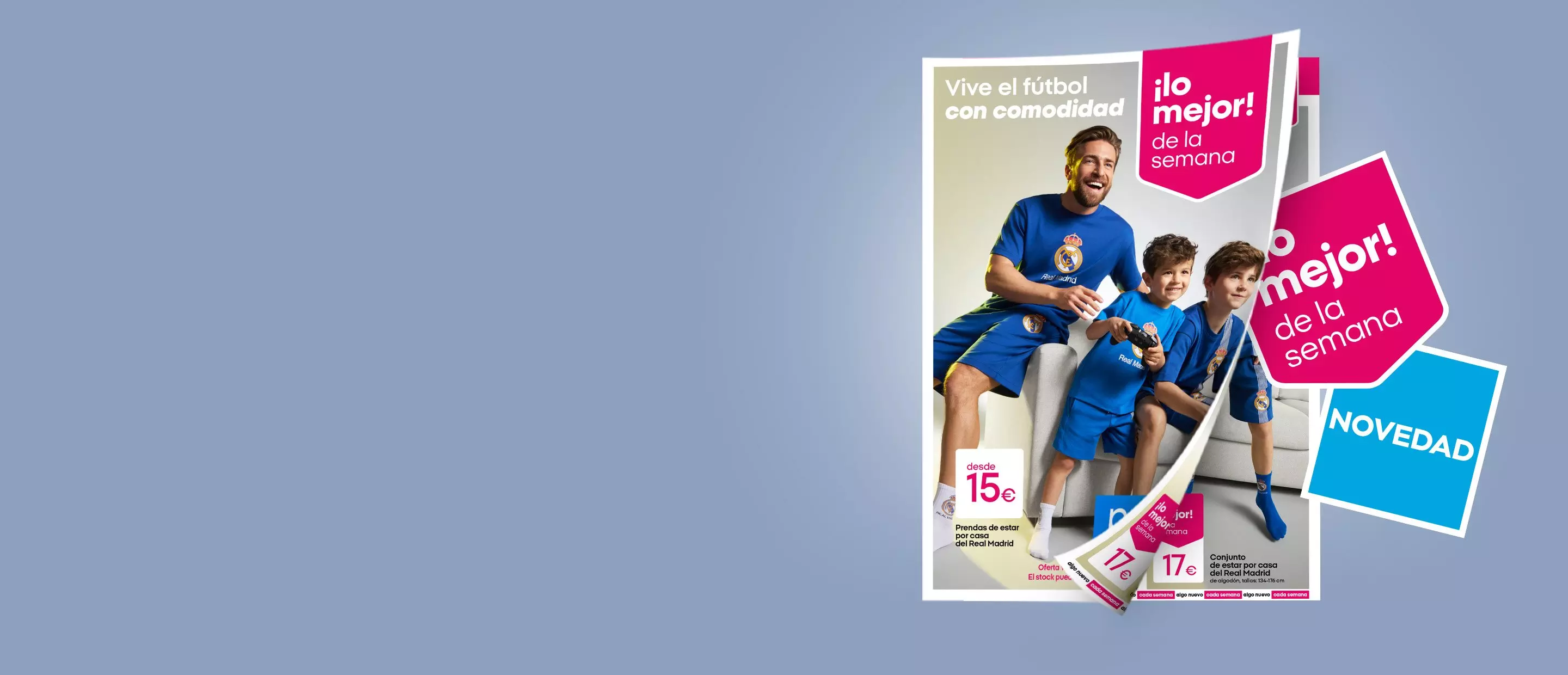 Padre e hijos vistiendo conjuntos de fútbol azules del Real Madrid de Pepco, disfrutando juntos en el sofá.