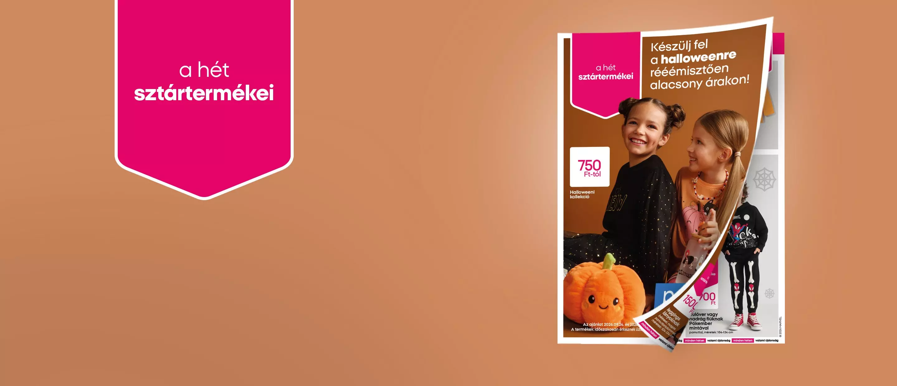 Pepco heti ajánlat újság két mosolygó lánnyal halloween jelmezekben és tök dekorációval.