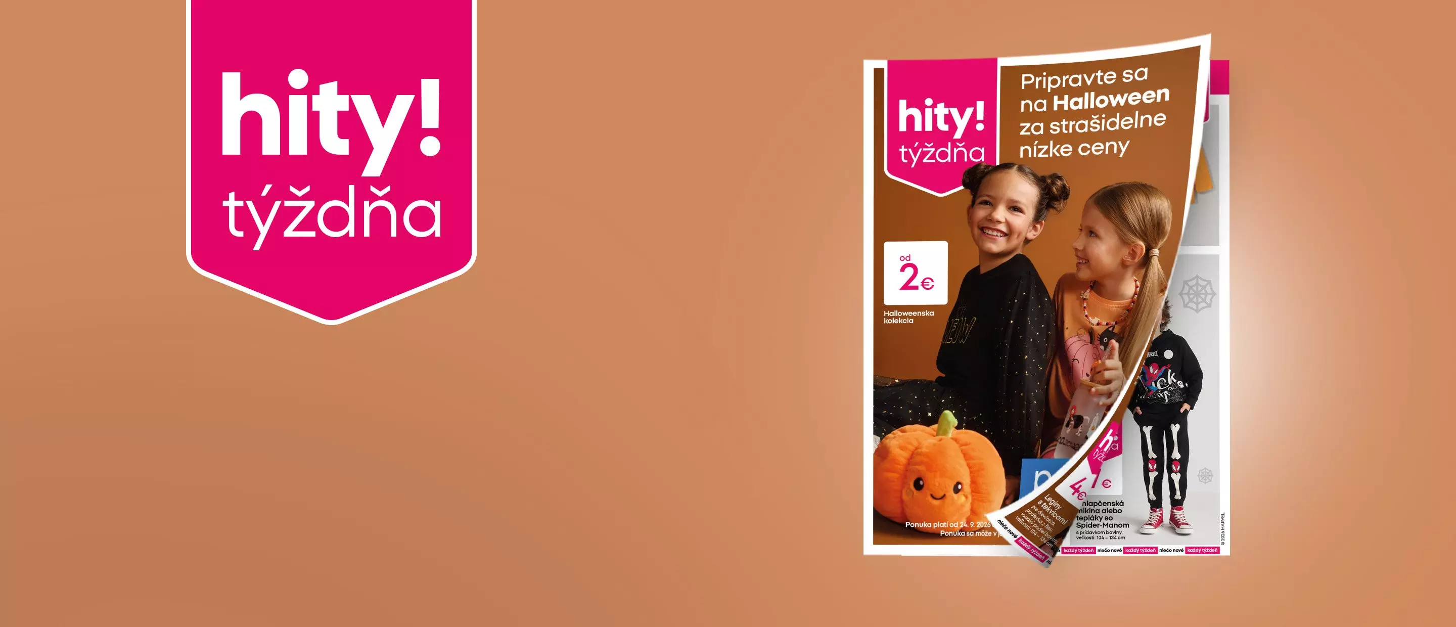 Pepco týždenná propagácia s dvoma dievčatami v halloweenskych kostýmoch a tekvicou.